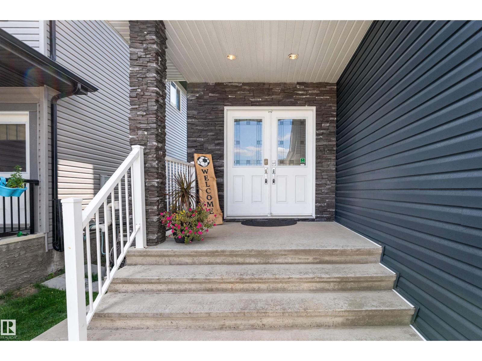 Photo 5 of 16508 133 St Nw, Edmonton AB
