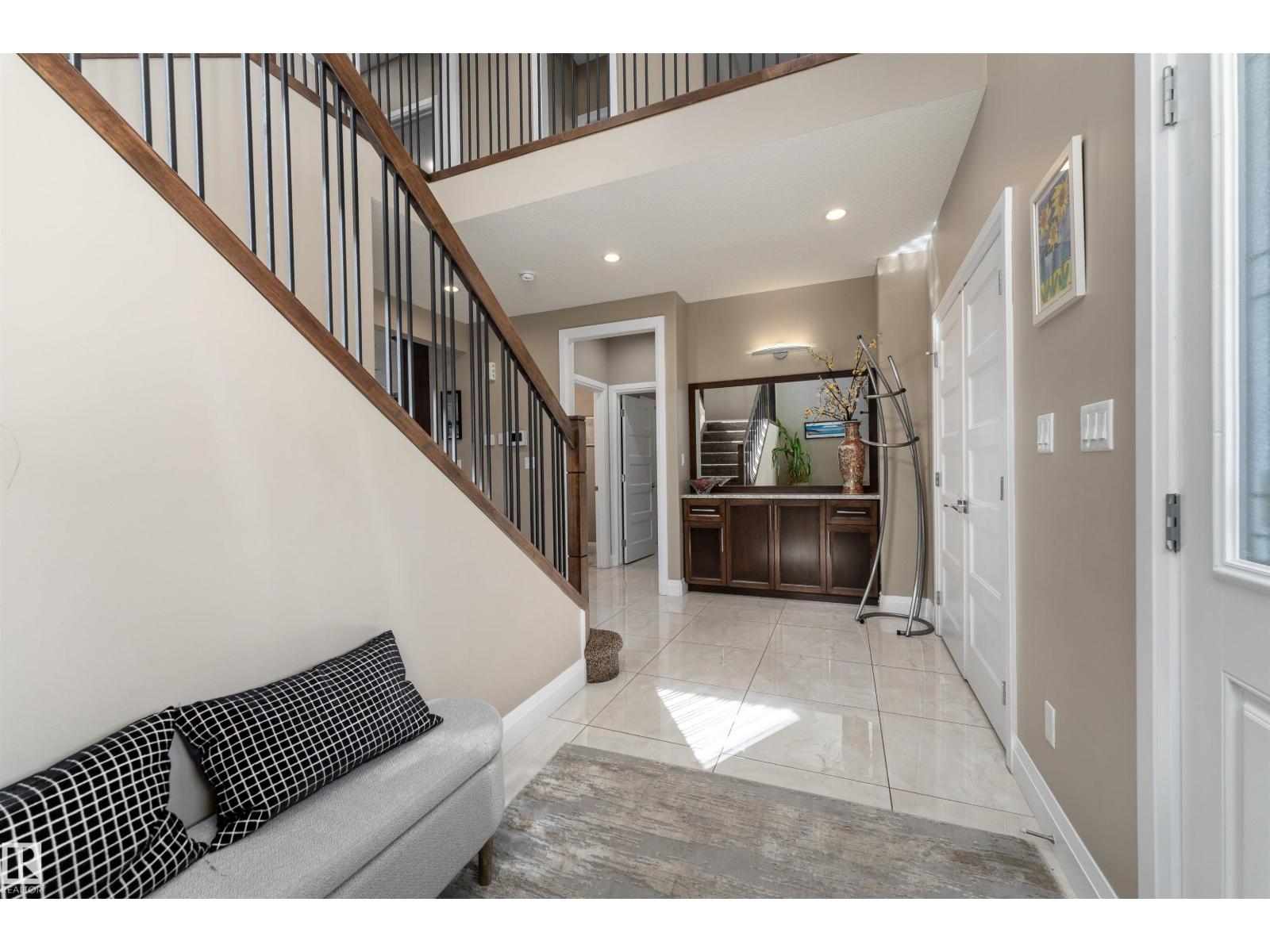 Photo 8 of 16508 133 St Nw, Edmonton AB
