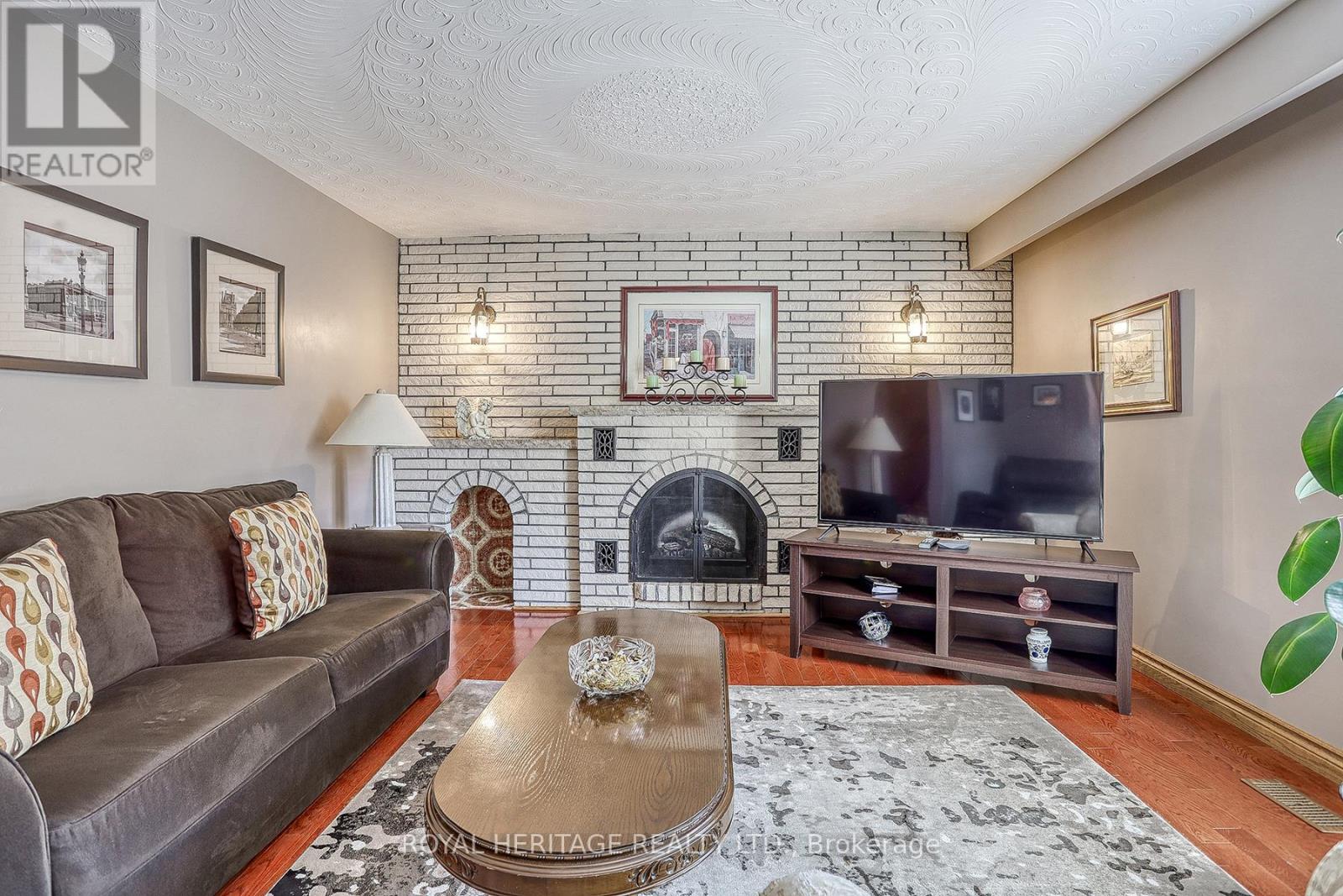 Photo 10 of 46 Garrard Road, Whitby ON