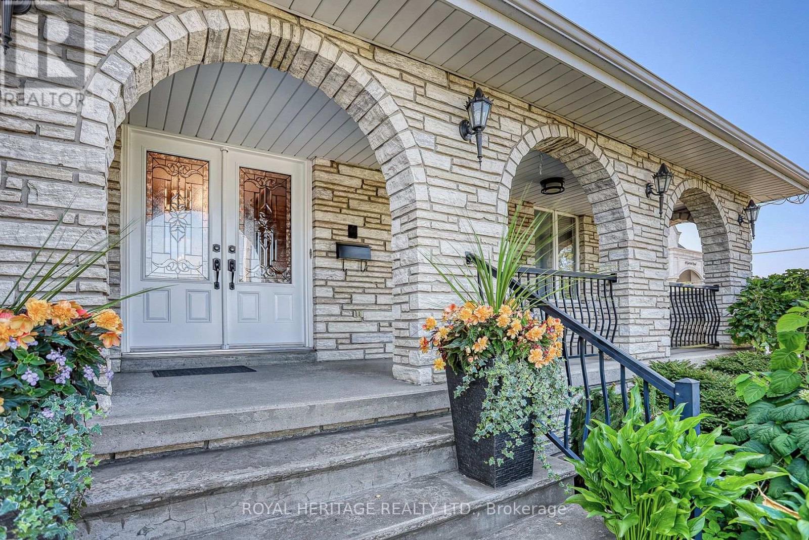 Photo 3 of 46 Garrard Road, Whitby ON