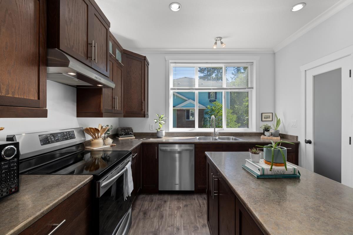 Photo 10 of 20 5805 Sappers Way Garrison Crossing, Chilliwack BC