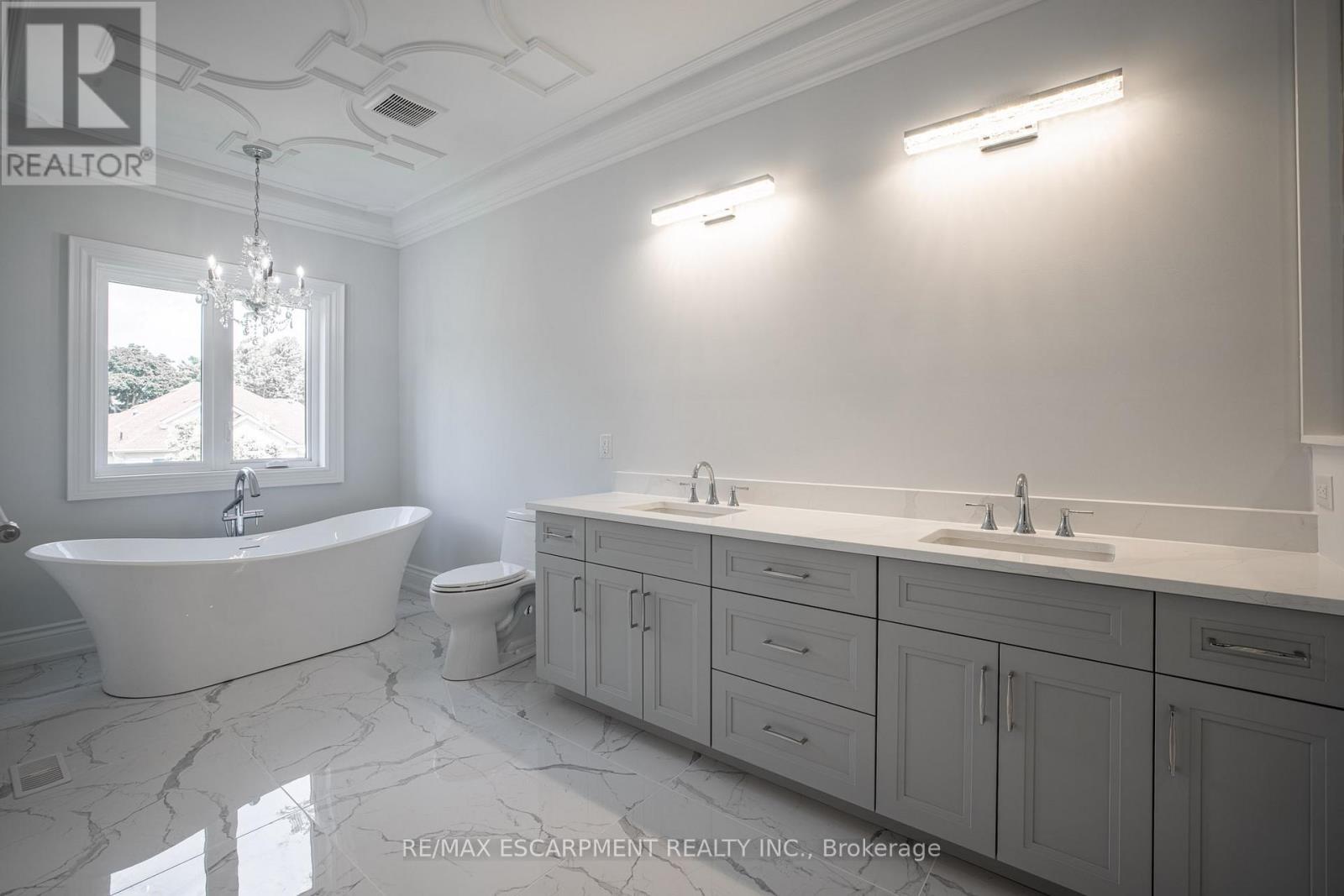 Photo 20 of 31 Bayside Court, Burlington ON