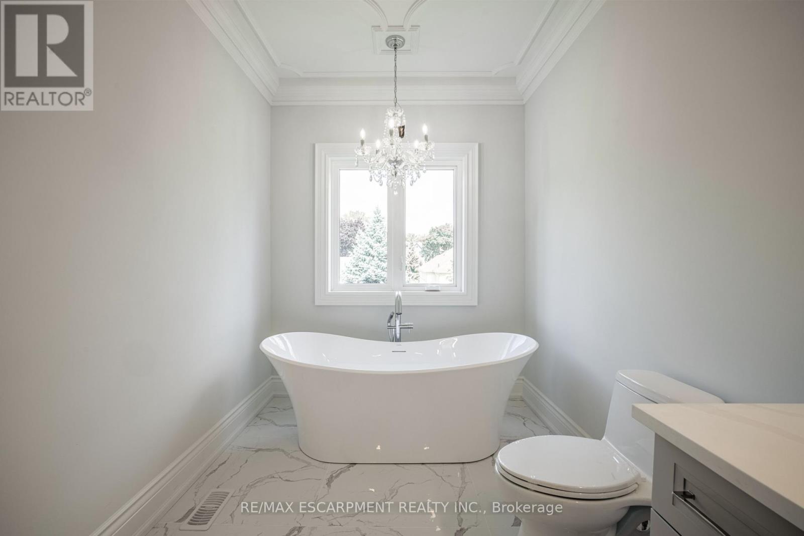 Photo 21 of 31 Bayside Court, Burlington ON
