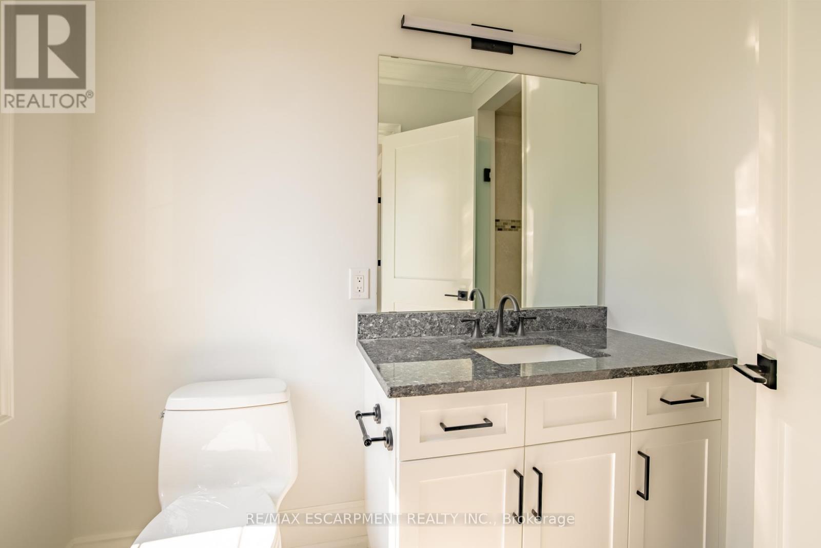 Photo 29 of 31 Bayside Court, Burlington ON