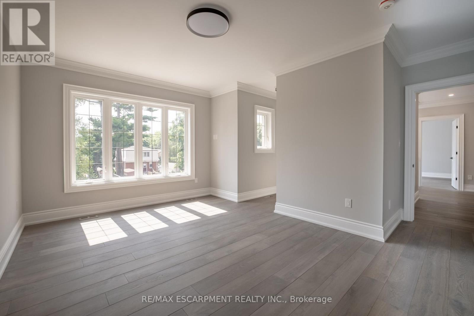 Photo 30 of 31 Bayside Court, Burlington ON
