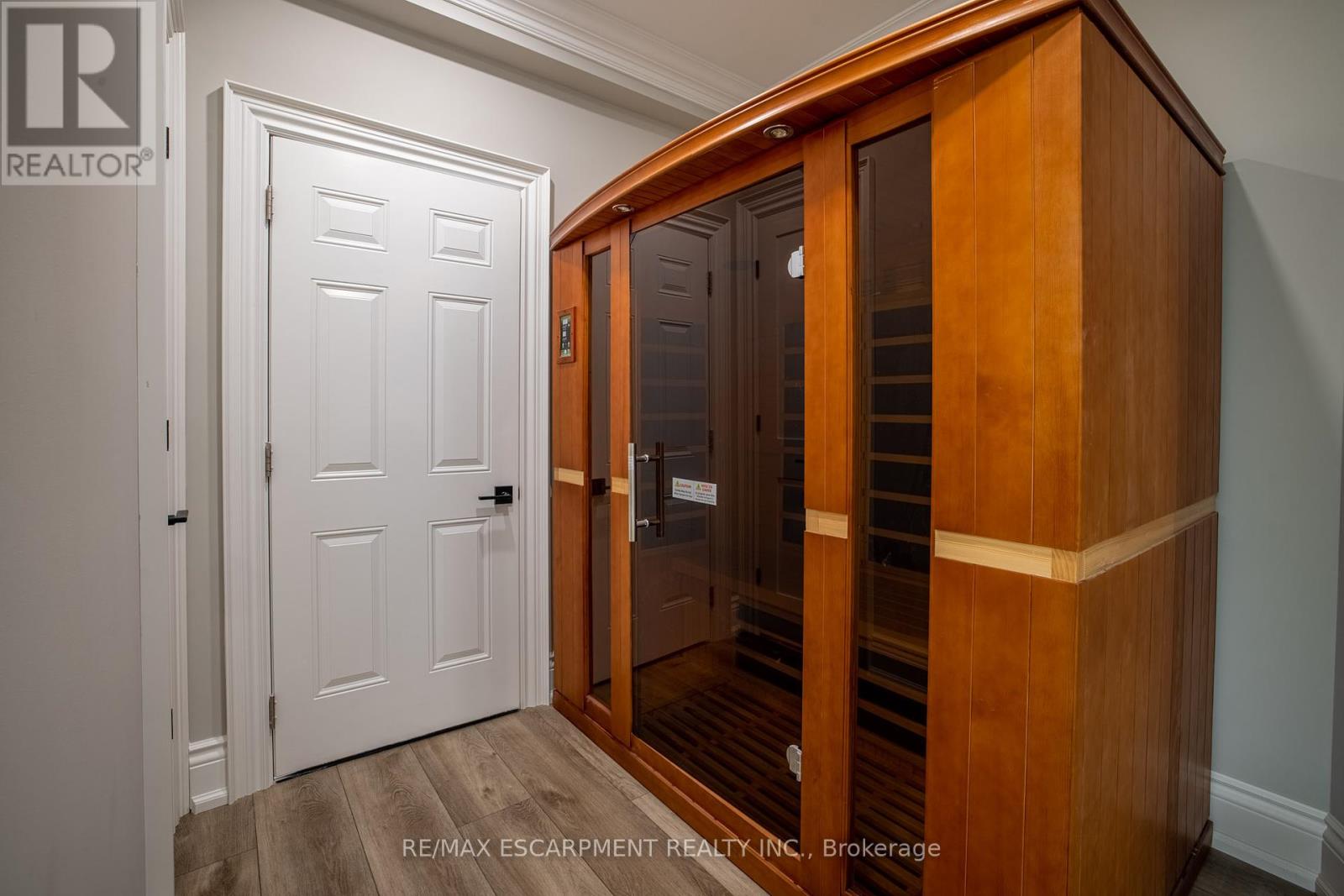 Photo 40 of 31 Bayside Court, Burlington ON