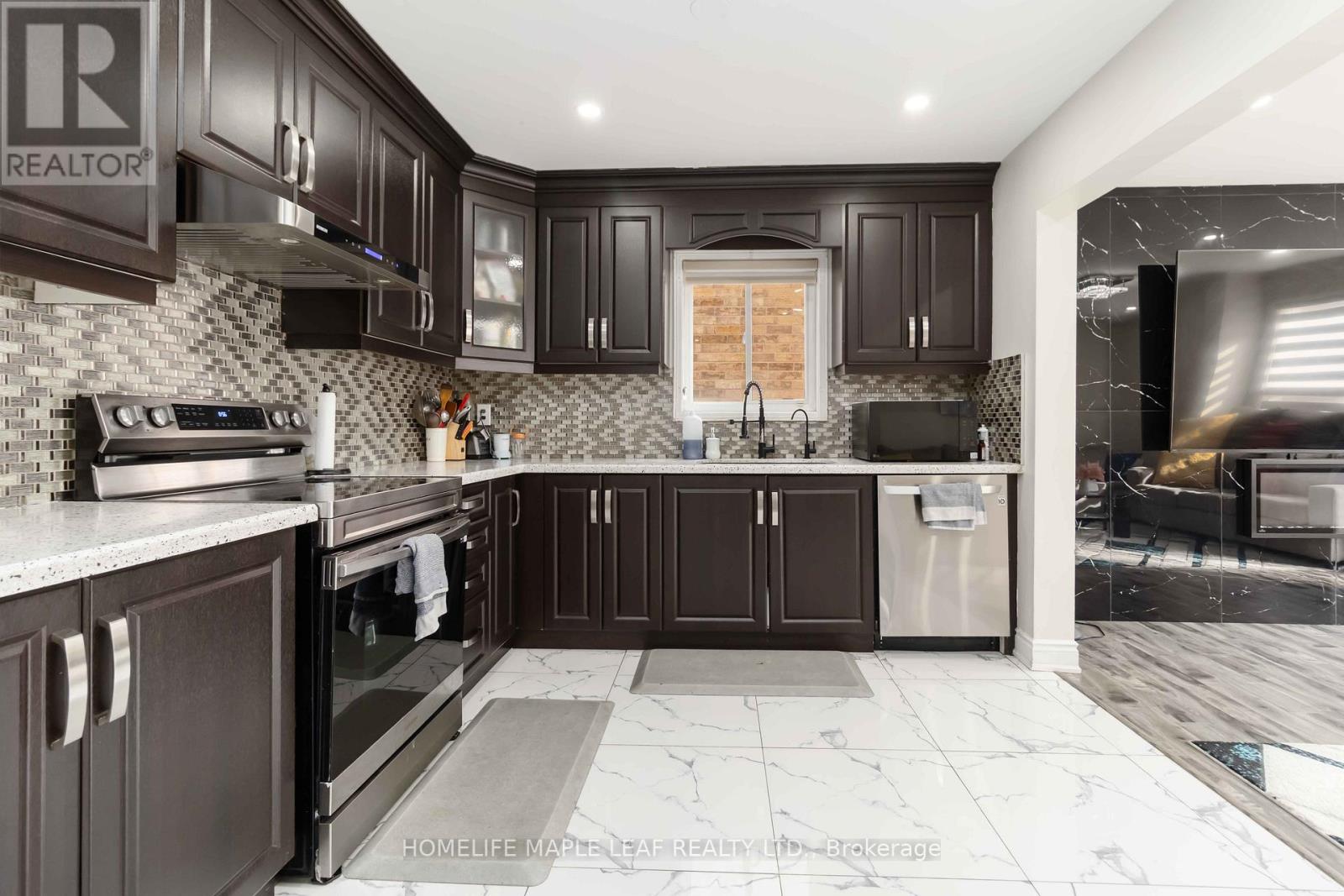 Photo 23 of 43 Schooner Drive, Brampton ON