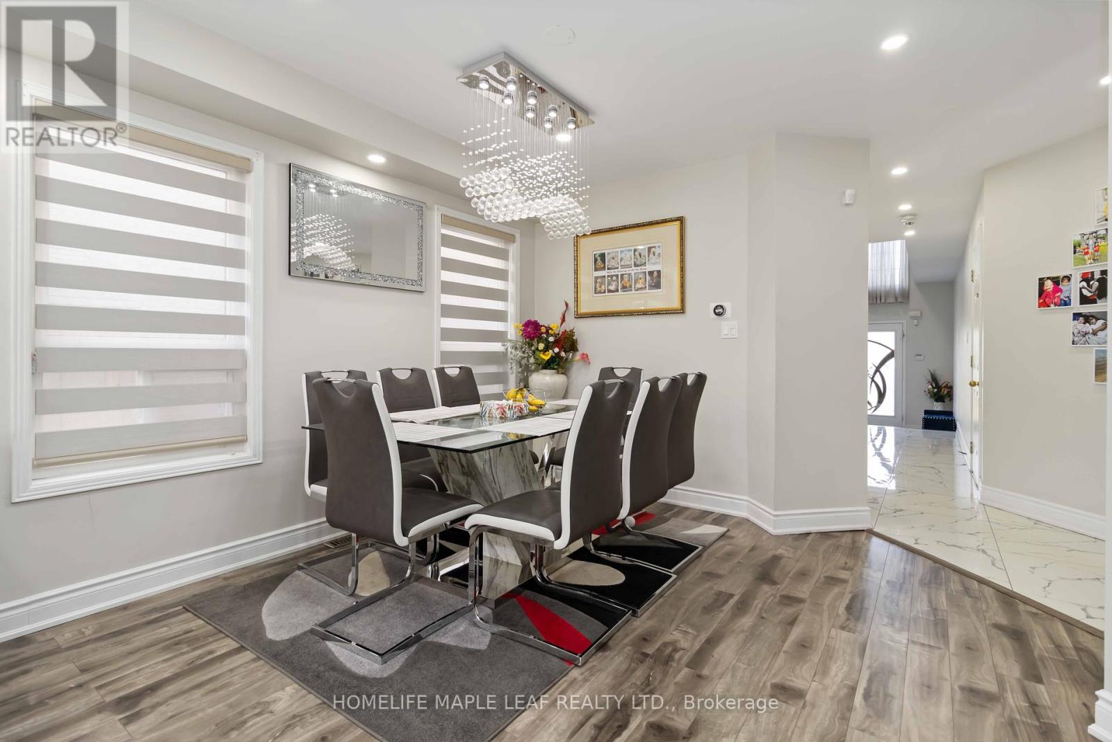 Photo 5 of 43 Schooner Drive, Brampton ON