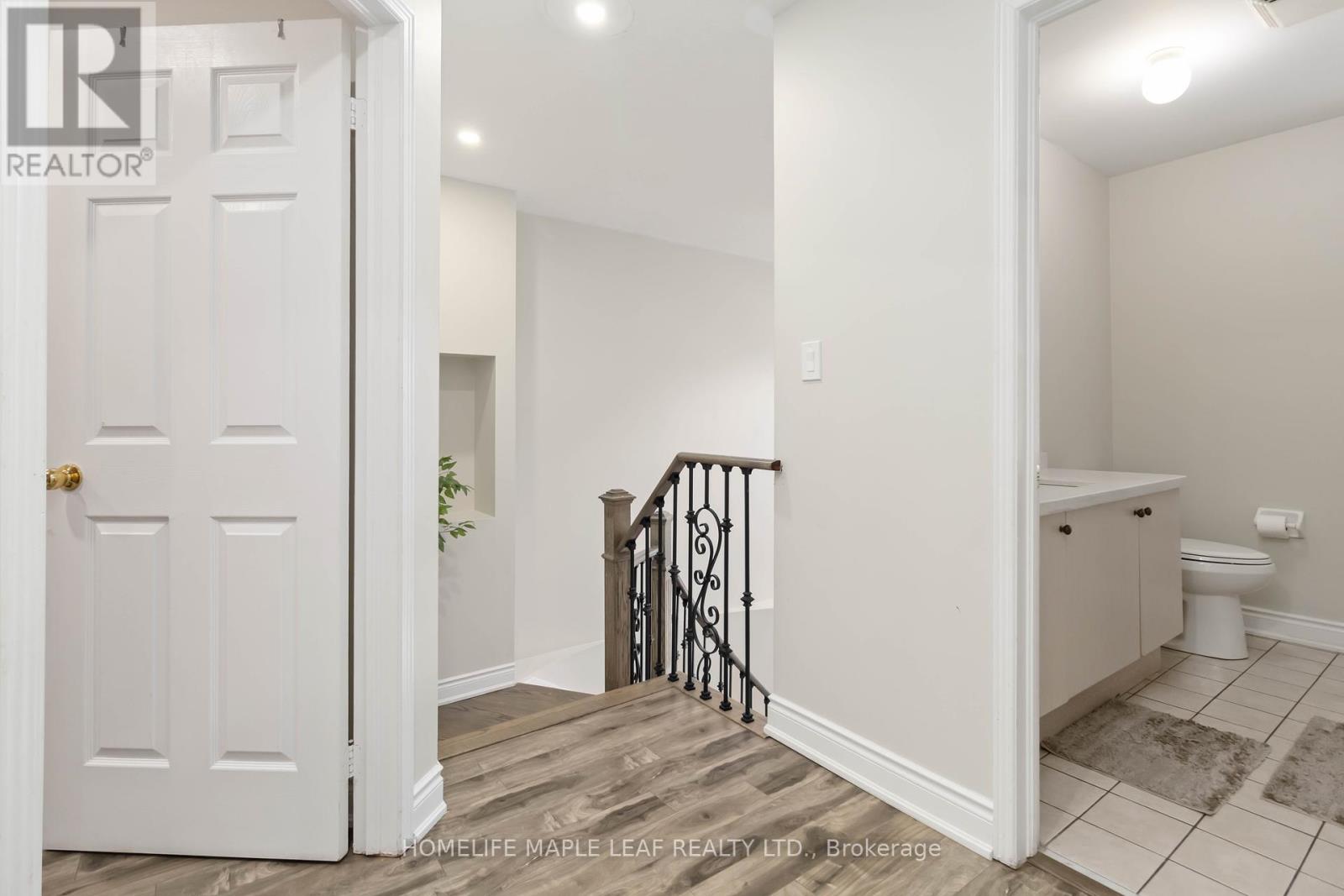 Photo 27 of 43 Schooner Drive, Brampton ON