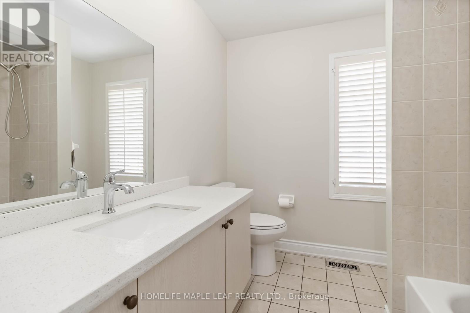 Photo 7 of 43 Schooner Drive, Brampton ON