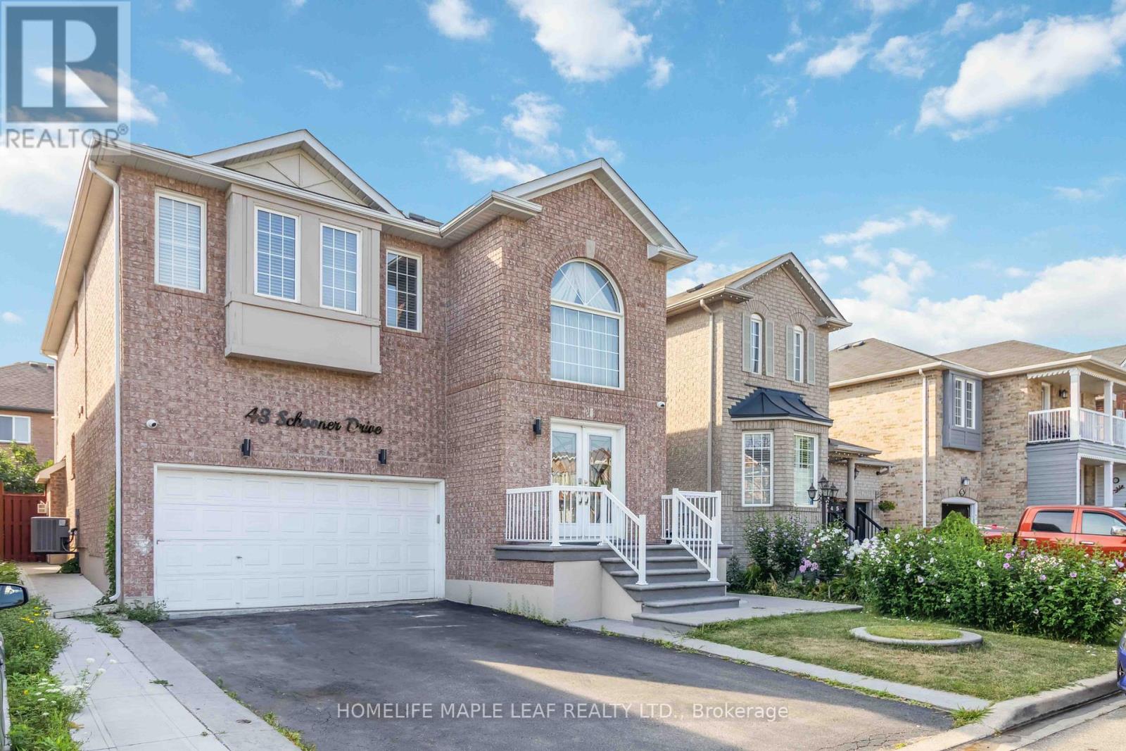 Photo 4 of 43 Schooner Drive, Brampton ON