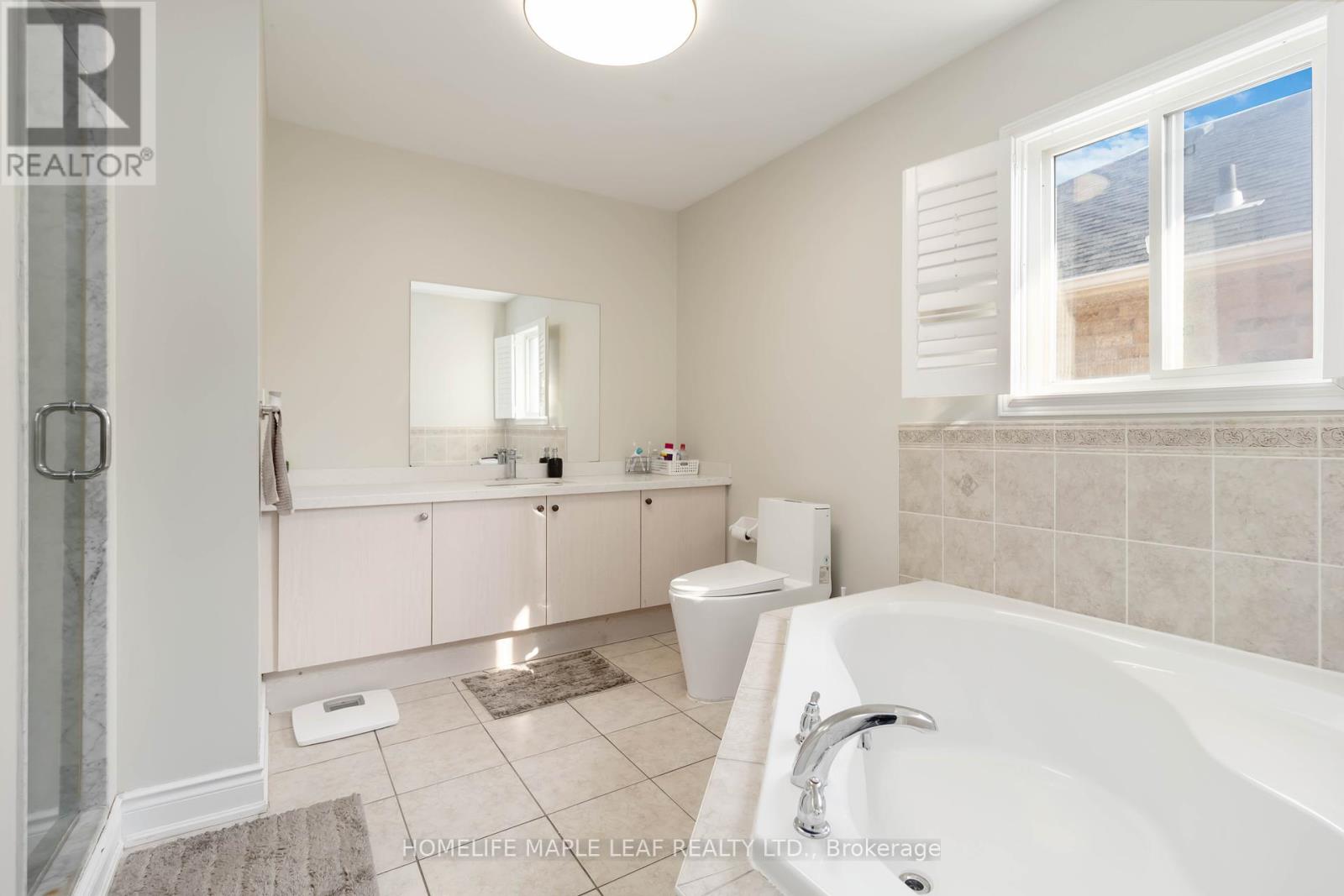 Photo 2 of 43 Schooner Drive, Brampton ON