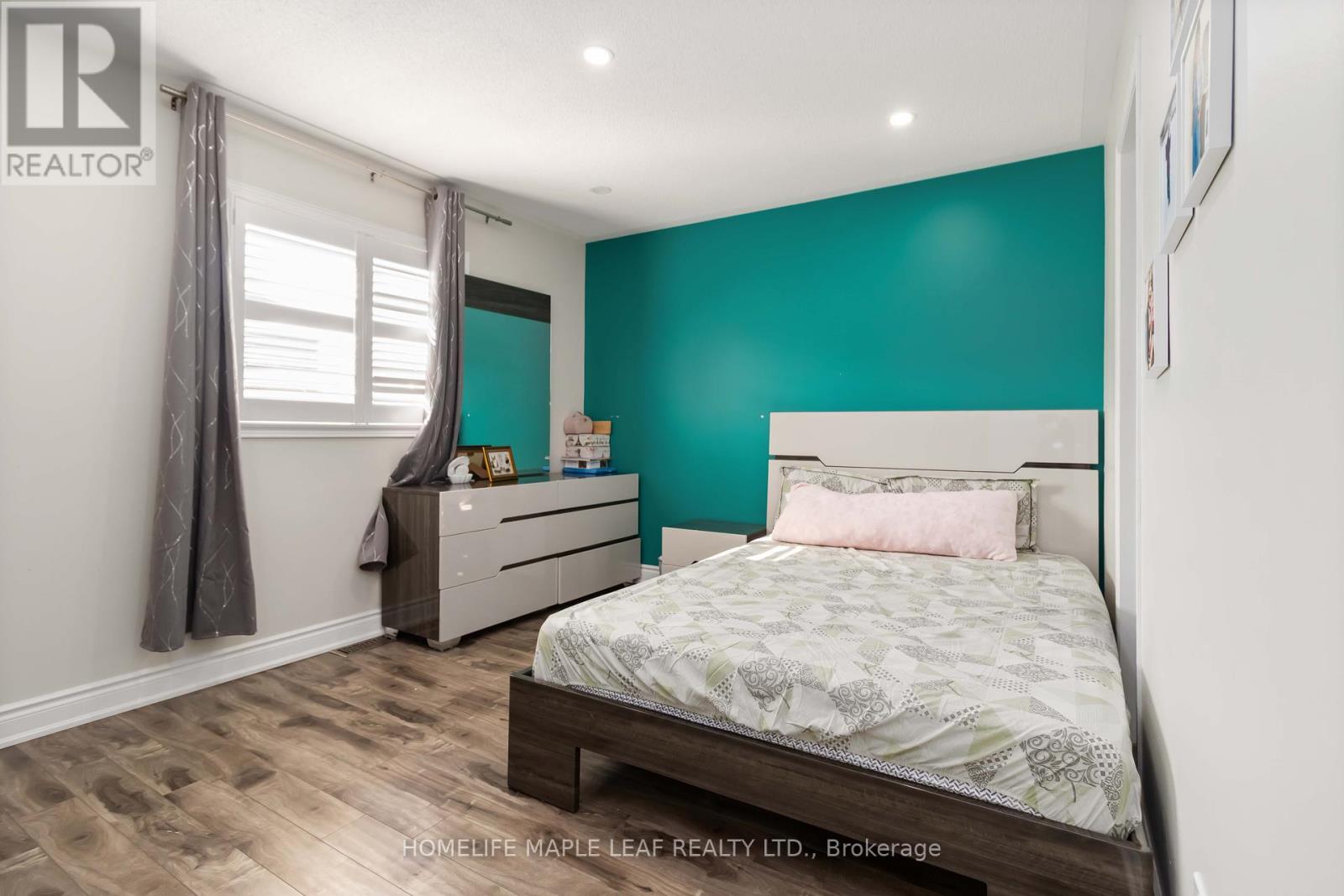 Photo 20 of 43 Schooner Drive, Brampton ON