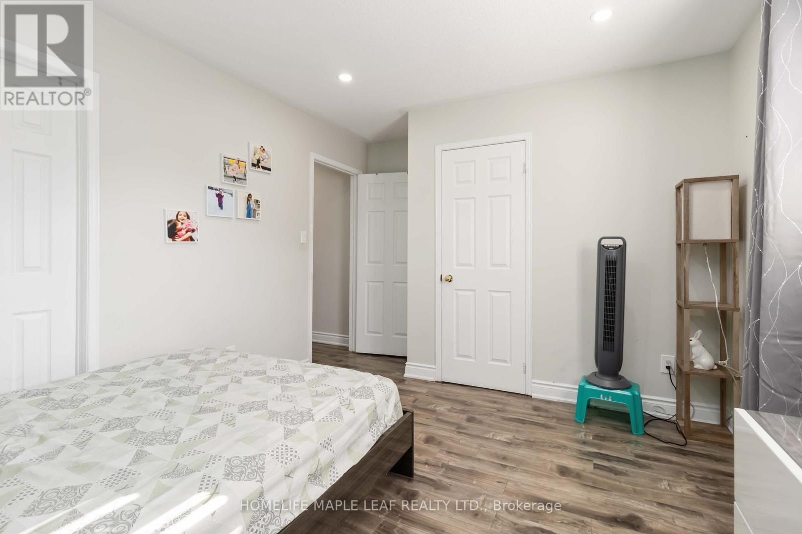Photo 21 of 43 Schooner Drive, Brampton ON