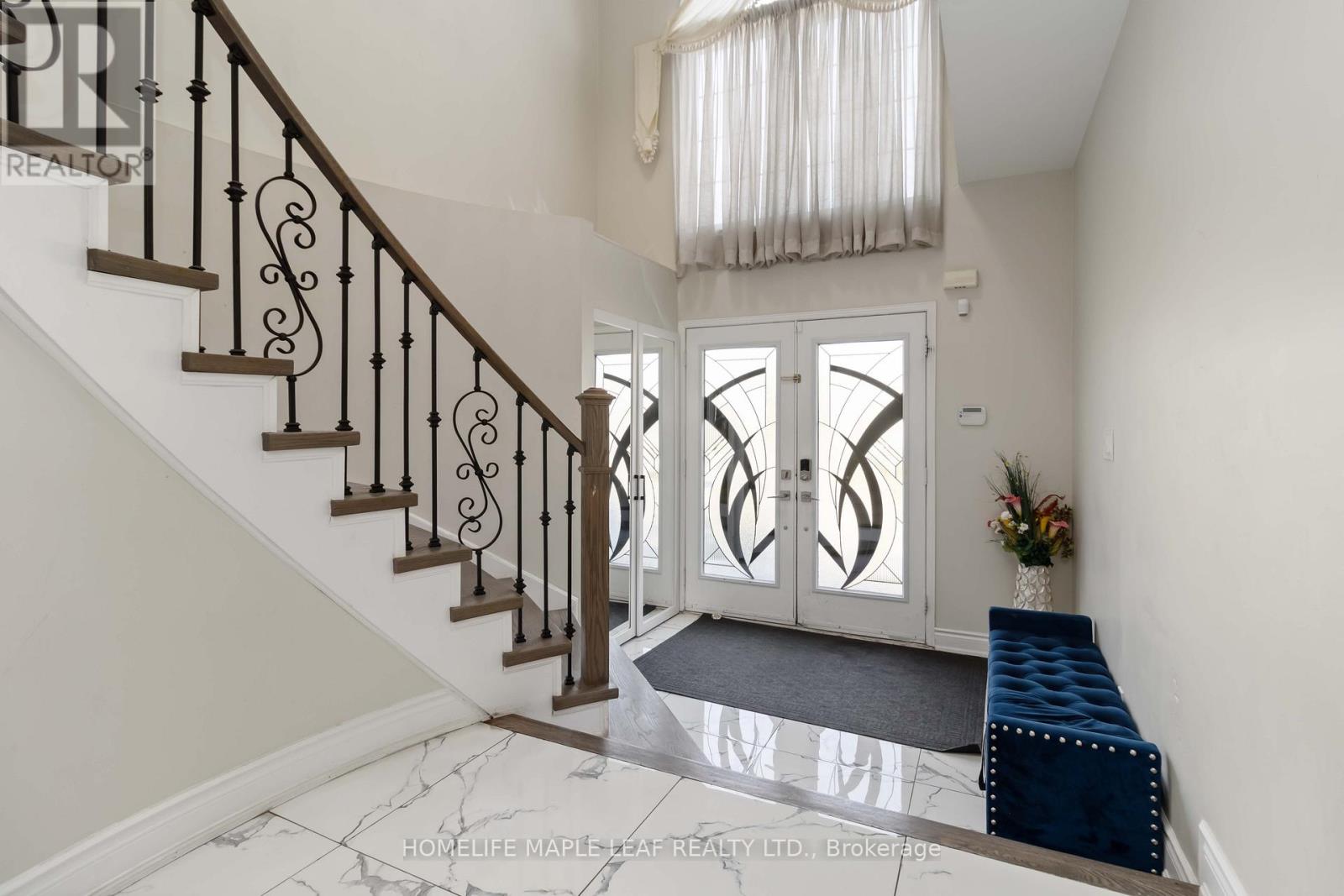 Photo 19 of 43 Schooner Drive, Brampton ON