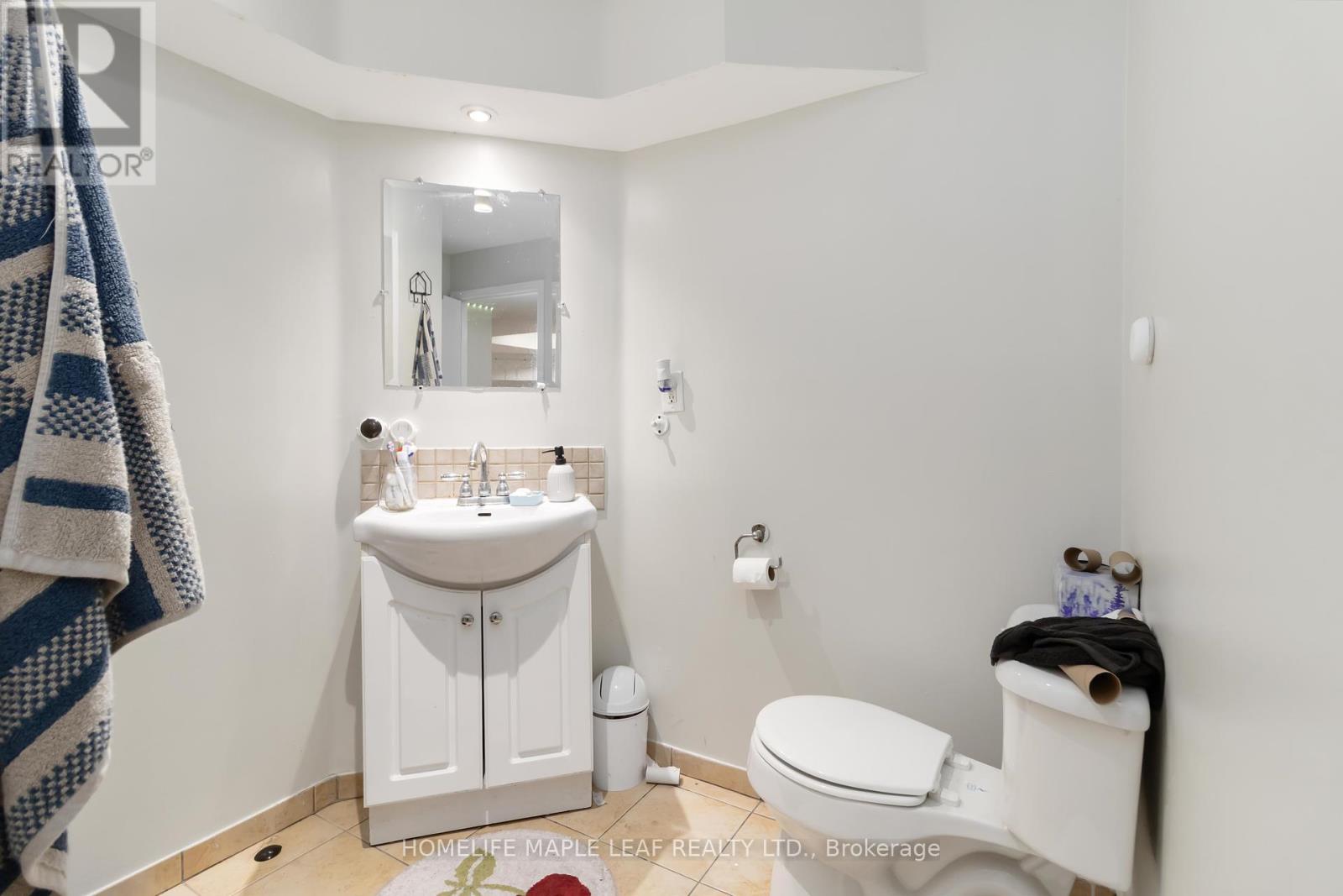Photo 32 of 43 Schooner Drive, Brampton ON