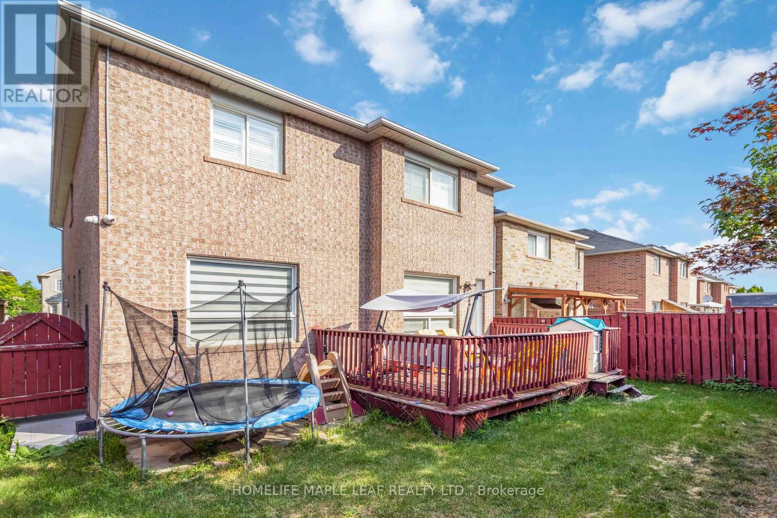 Photo 9 of 43 Schooner Drive, Brampton ON