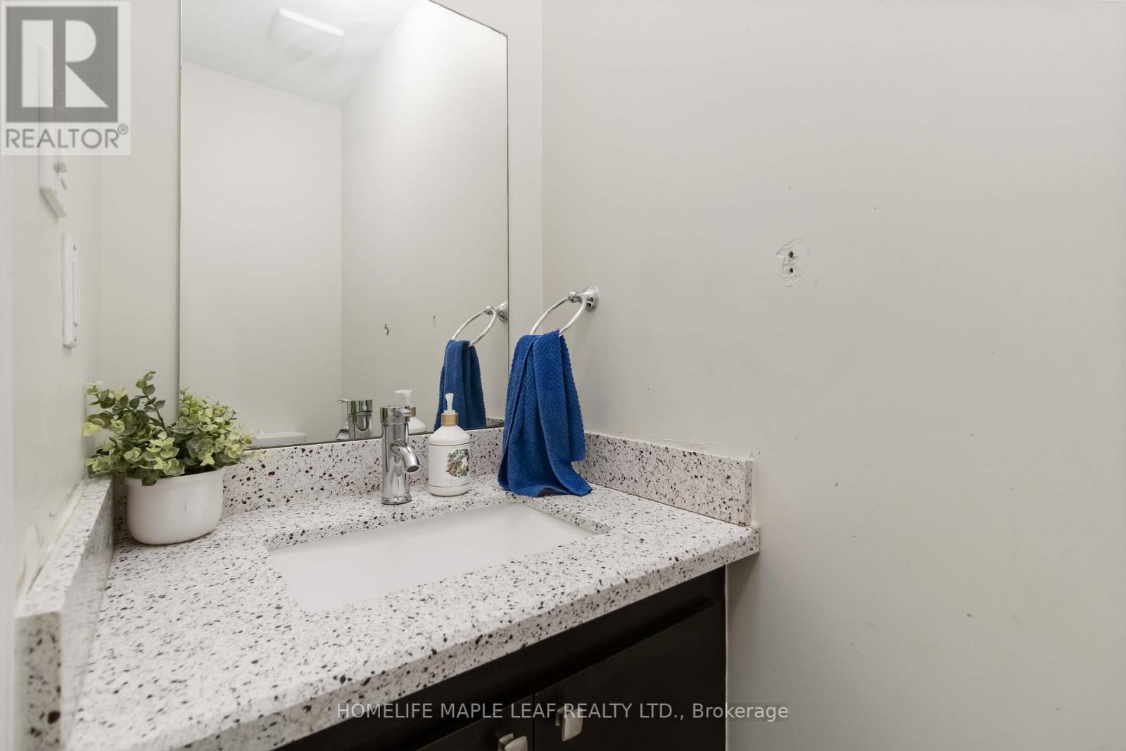 Photo 29 of 43 Schooner Drive, Brampton ON