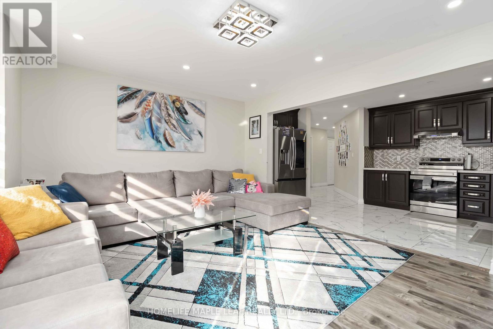 Photo 12 of 43 Schooner Drive, Brampton ON