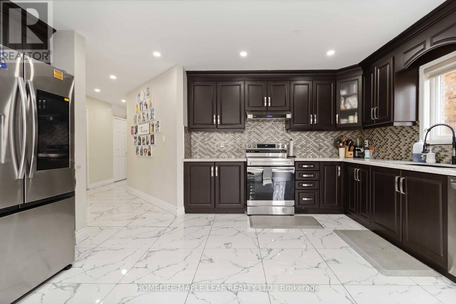 Photo 28 of 43 Schooner Drive, Brampton ON