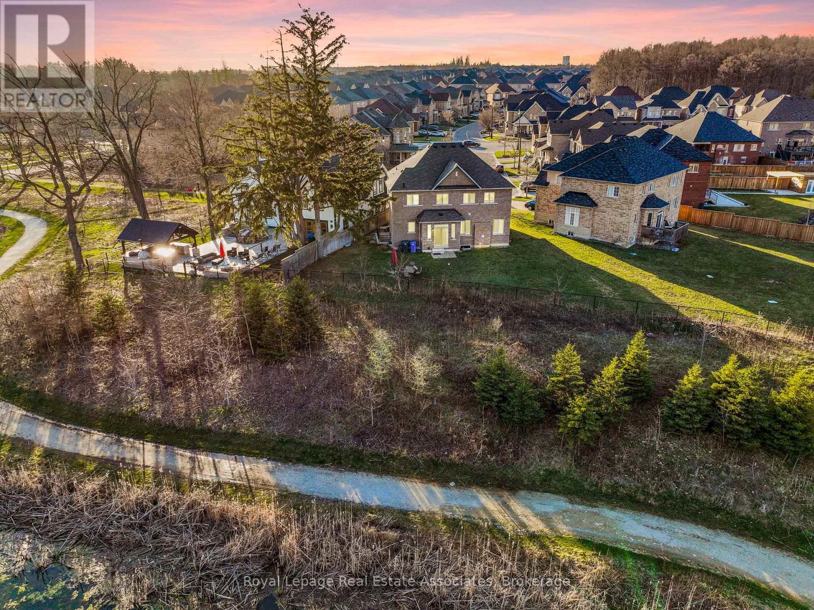Photo 11 of 12 Seabrook Place, Brampton ON