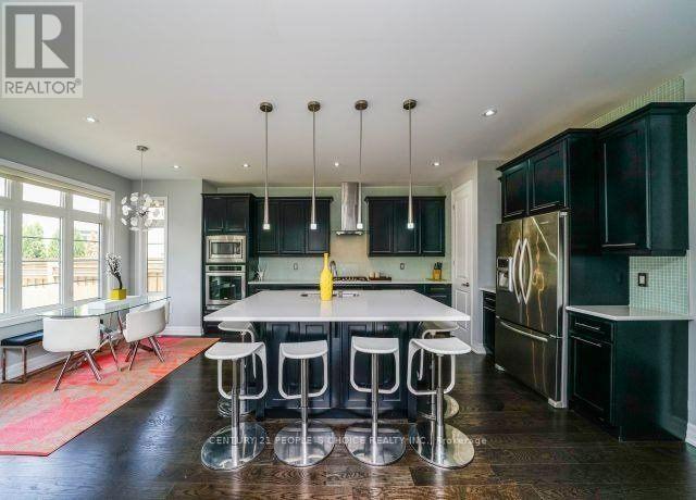 Photo 10 of 3227 Kingsholm Drive, Oakville ON