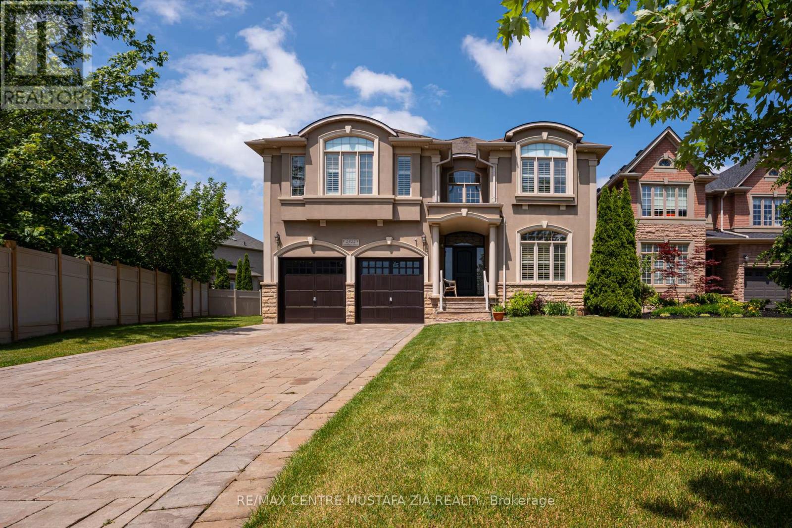 Photo 11 of 2522 Lyndhurst Drive, Oakville ON
