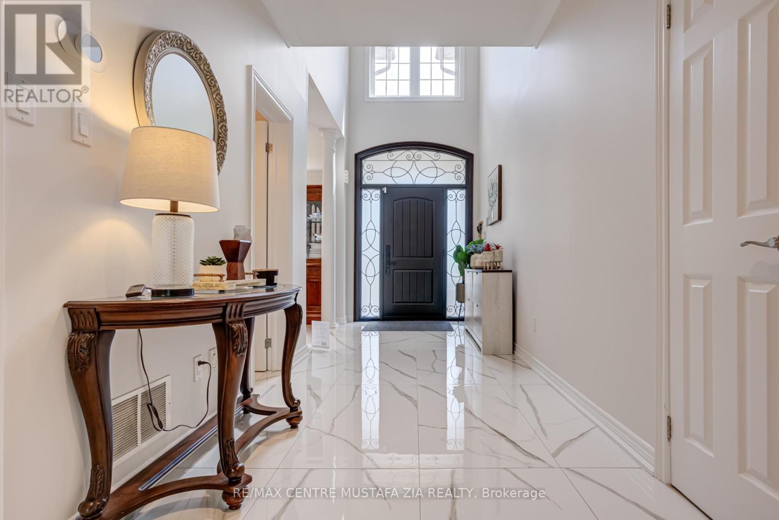 Photo 3 of 2522 Lyndhurst Drive, Oakville ON
