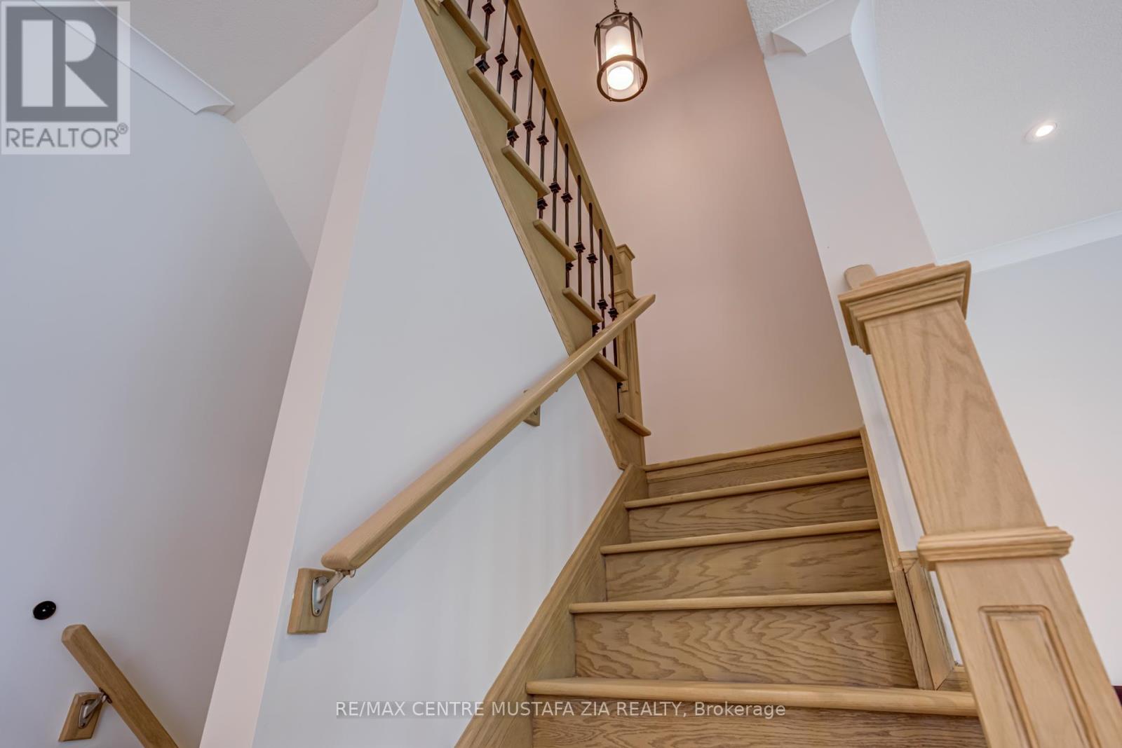 Photo 42 of 2522 Lyndhurst Drive, Oakville ON