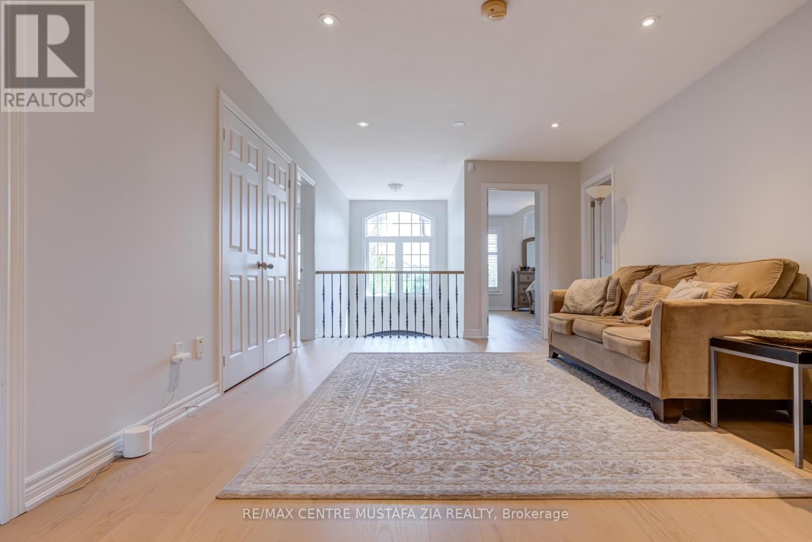 Photo 35 of 2522 Lyndhurst Drive, Oakville ON
