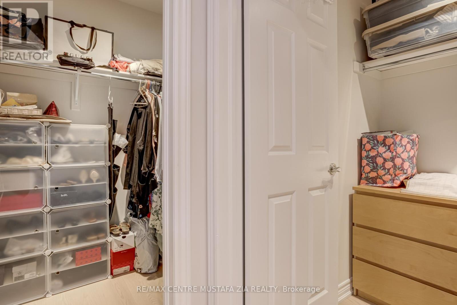 Photo 15 of 2522 Lyndhurst Drive, Oakville ON