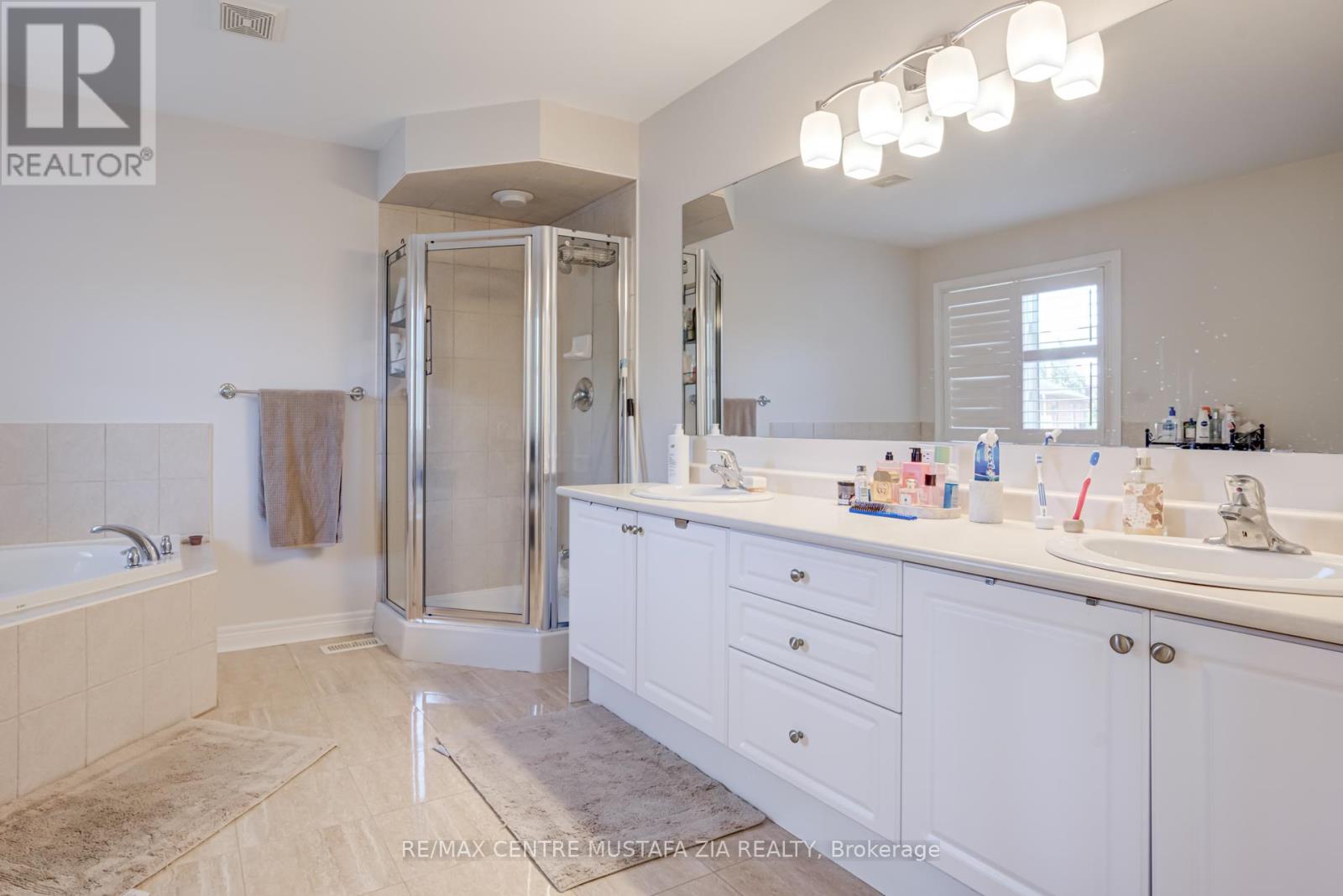 Photo 43 of 2522 Lyndhurst Drive, Oakville ON