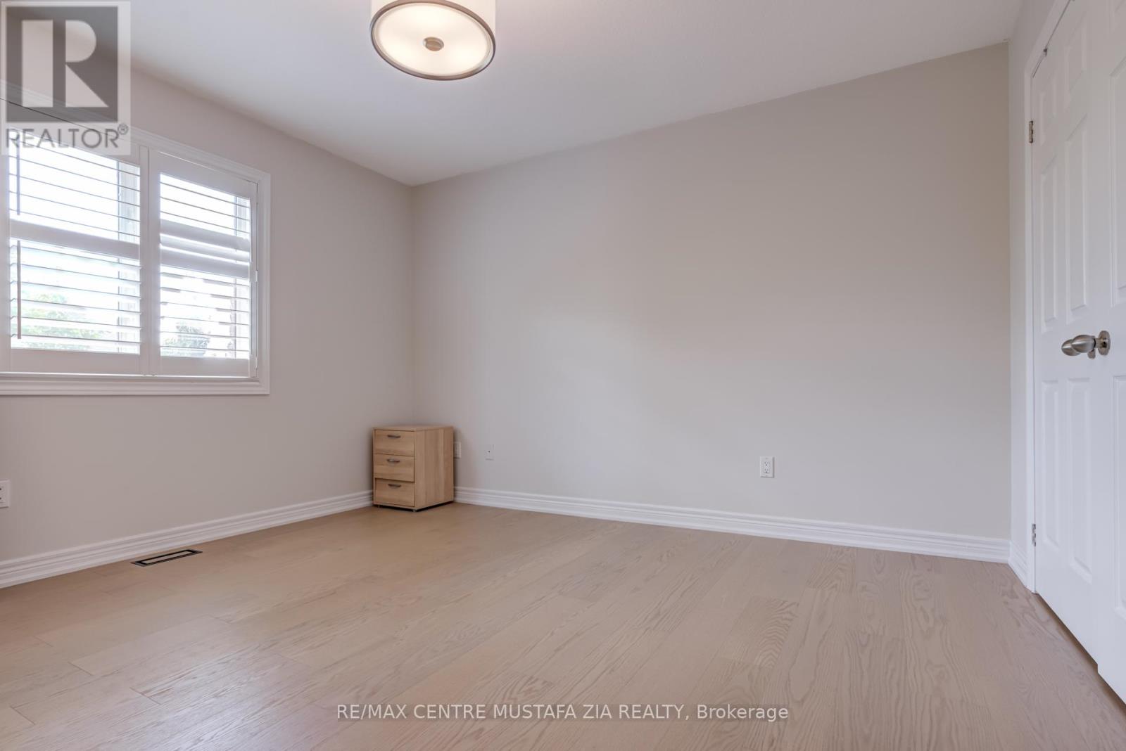 Photo 21 of 2522 Lyndhurst Drive, Oakville ON