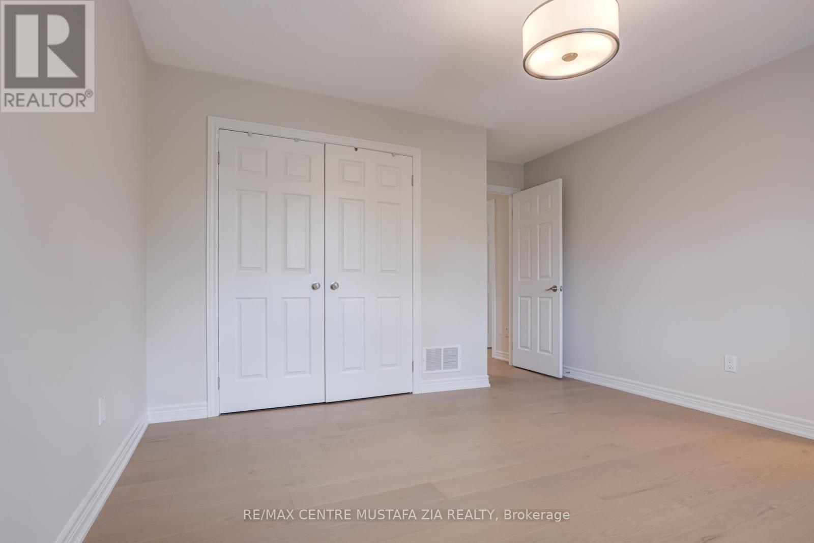Photo 28 of 2522 Lyndhurst Drive, Oakville ON