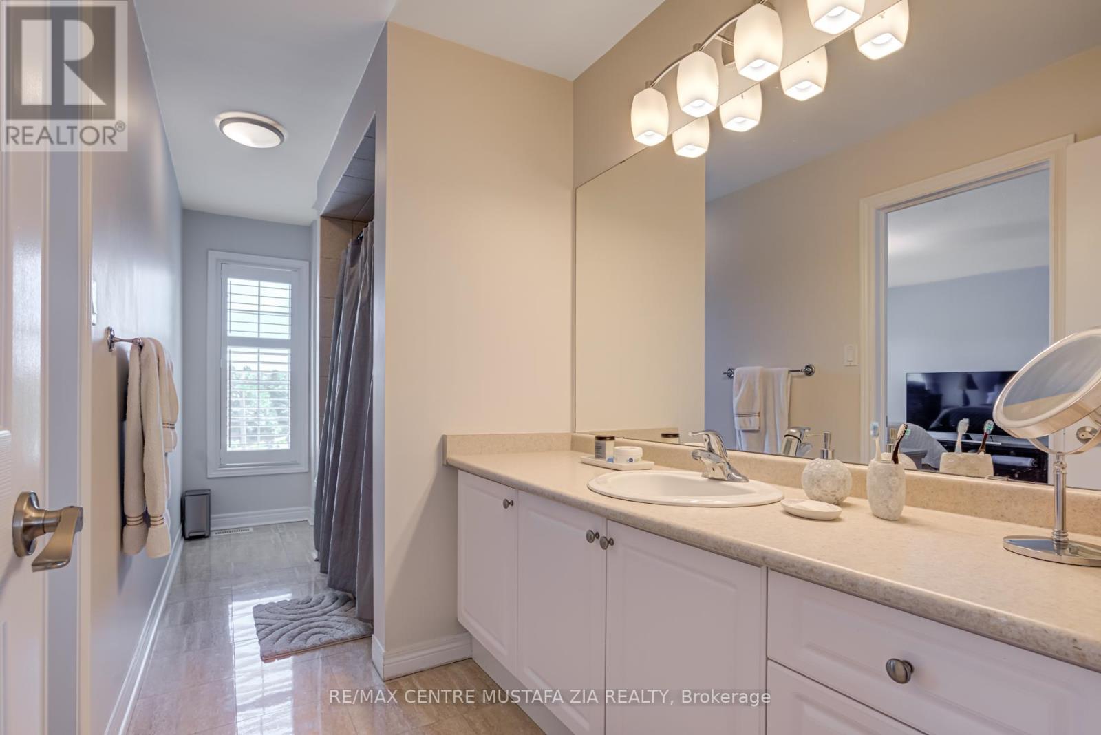 Photo 16 of 2522 Lyndhurst Drive, Oakville ON