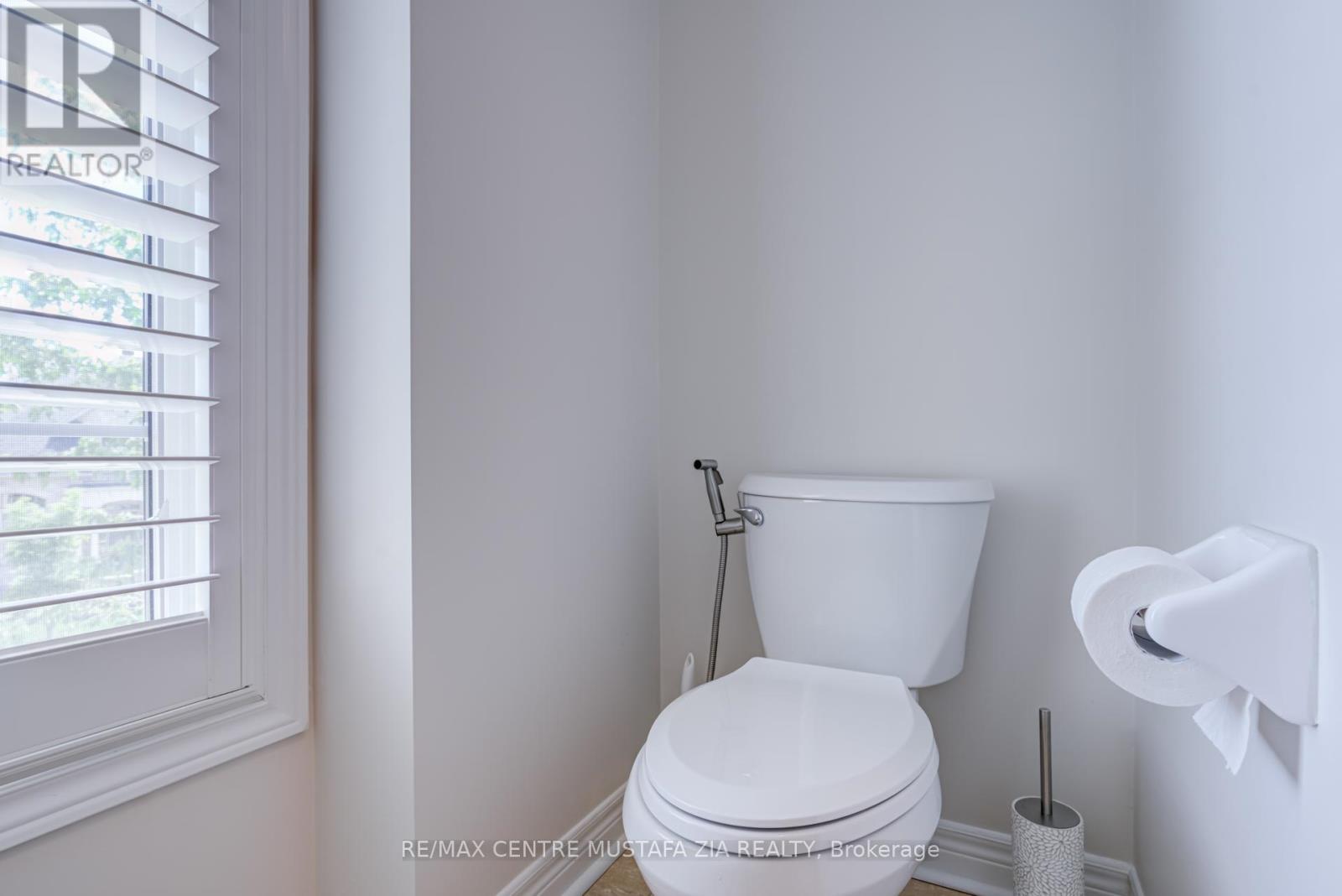 Photo 18 of 2522 Lyndhurst Drive, Oakville ON