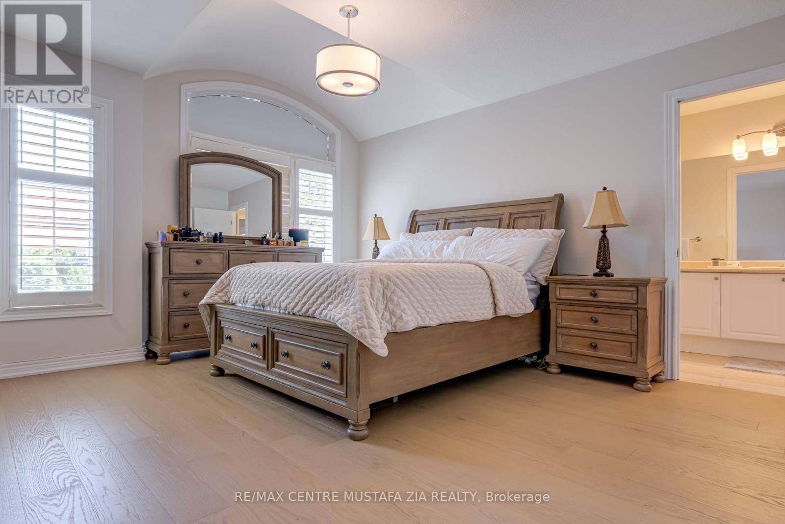 Photo 39 of 2522 Lyndhurst Drive, Oakville ON