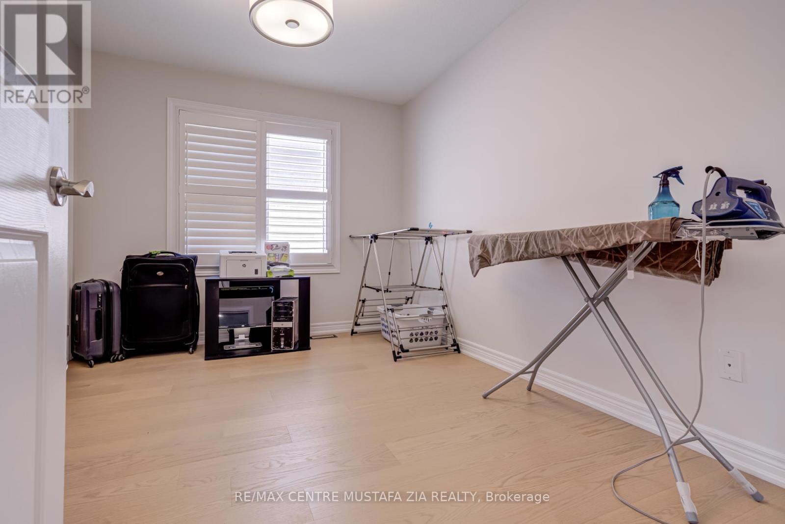 Photo 30 of 2522 Lyndhurst Drive, Oakville ON