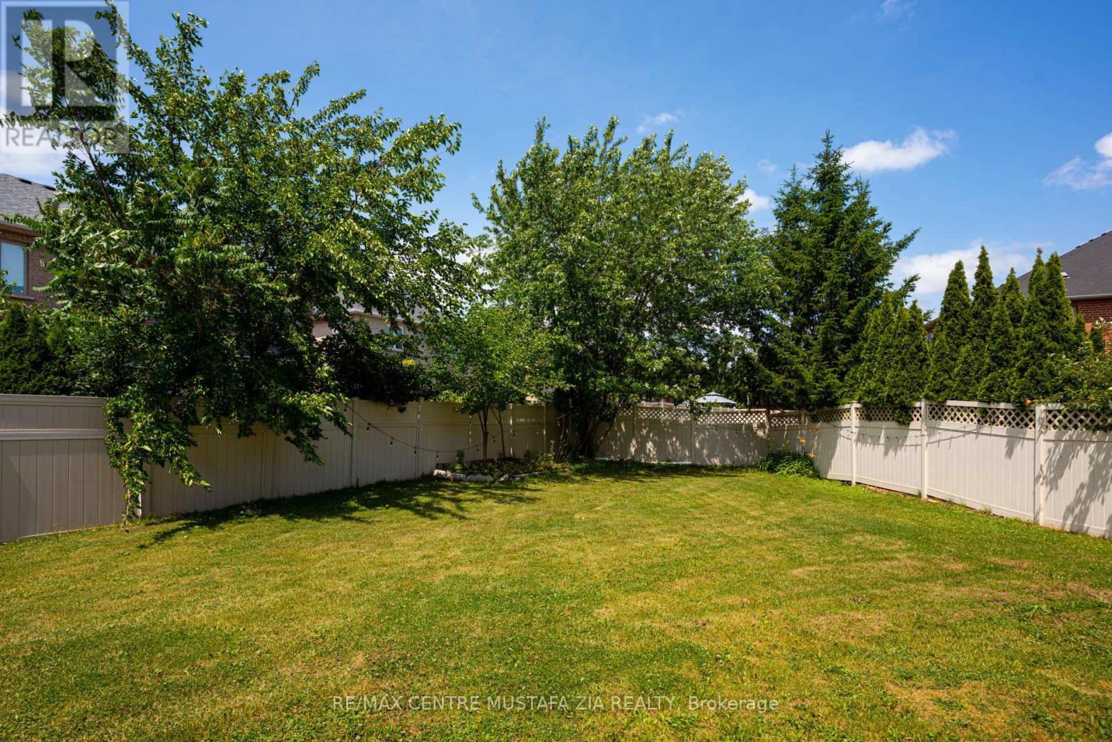 Photo 25 of 2522 Lyndhurst Drive, Oakville ON