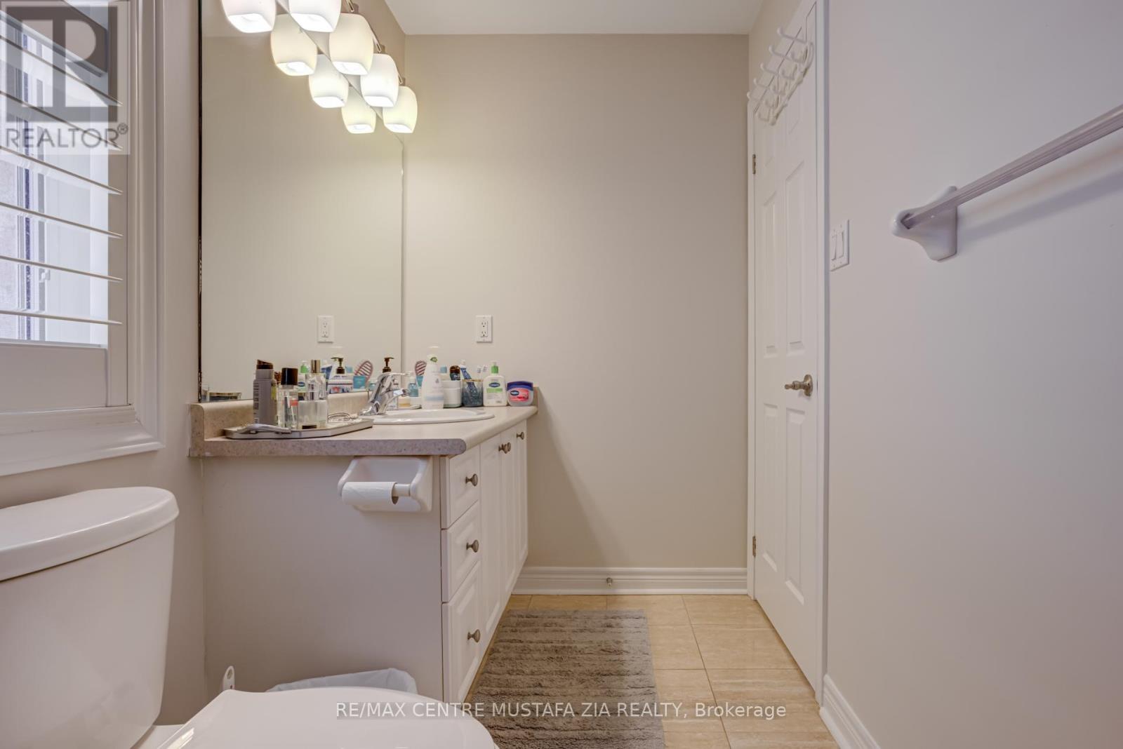 Photo 1 of 2522 Lyndhurst Drive, Oakville ON