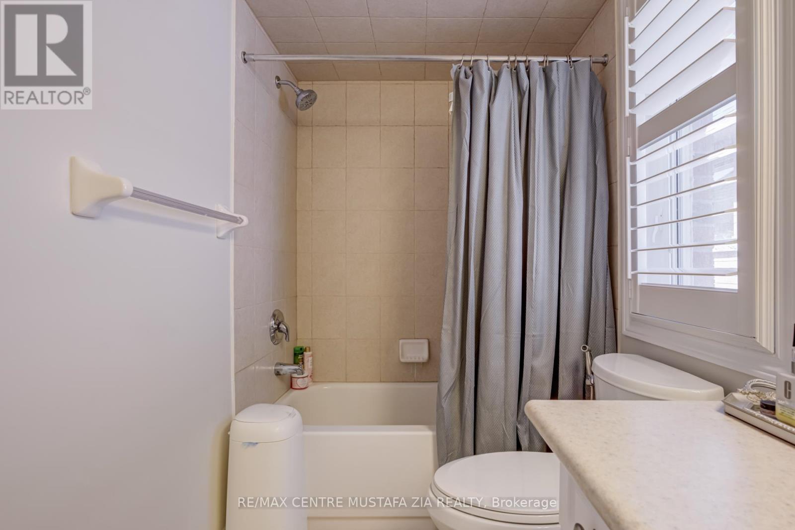 Photo 23 of 2522 Lyndhurst Drive, Oakville ON