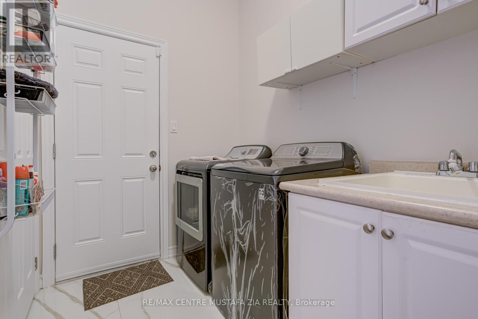 Photo 24 of 2522 Lyndhurst Drive, Oakville ON