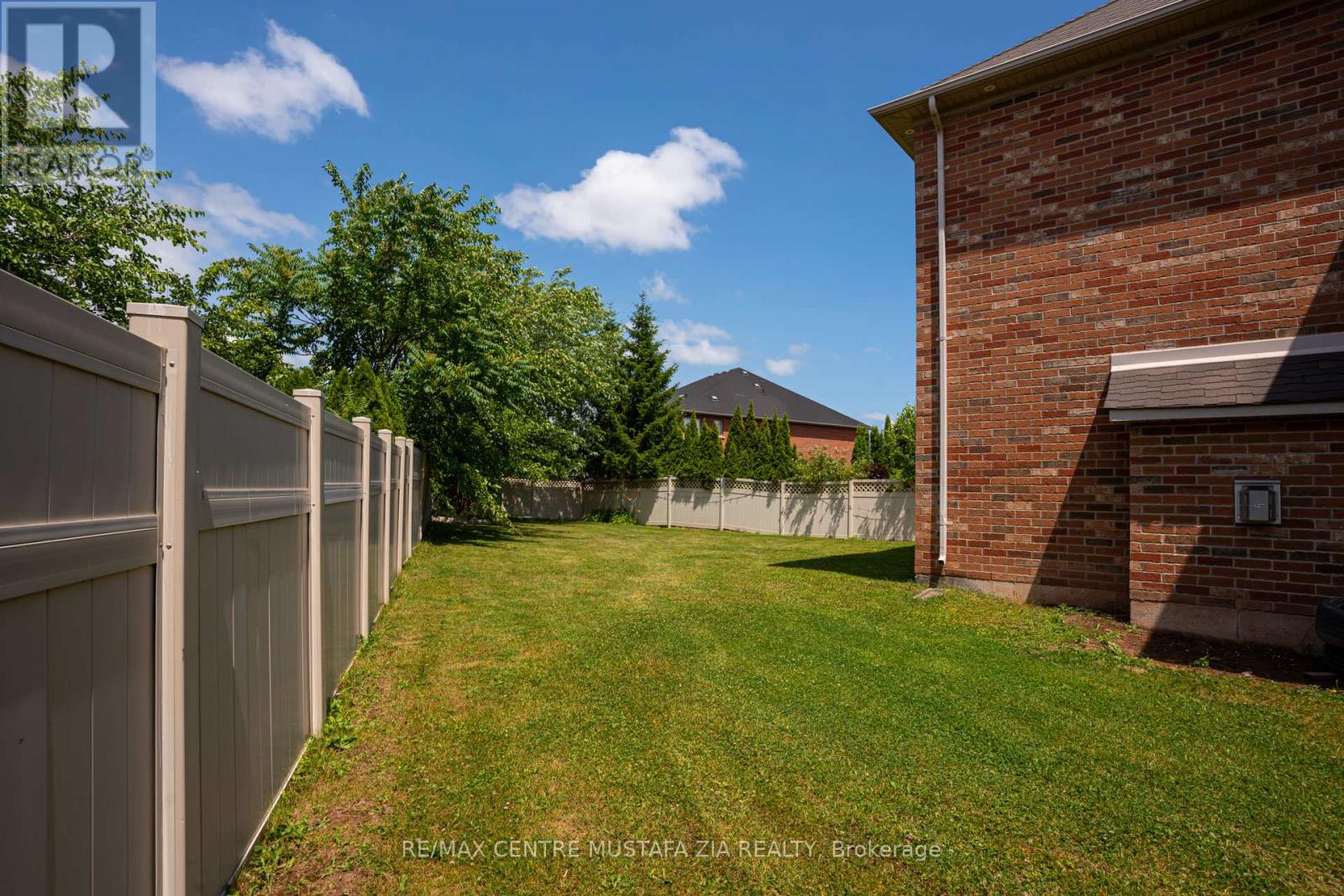 Photo 13 of 2522 Lyndhurst Drive, Oakville ON
