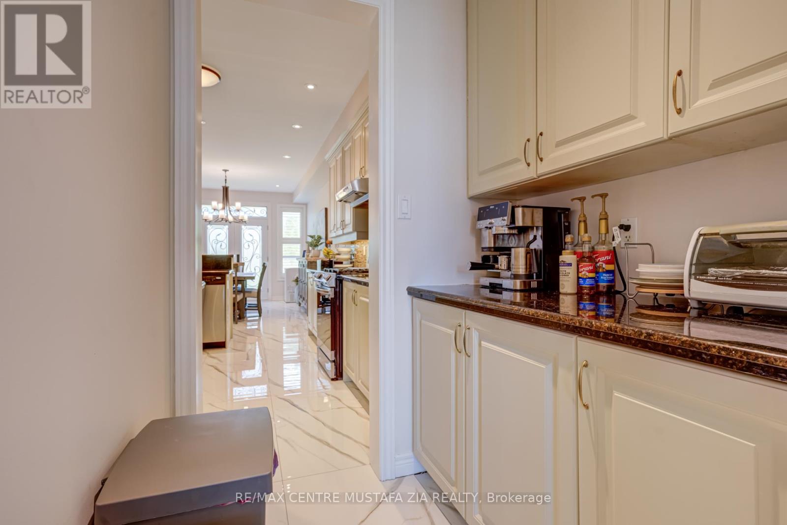 Photo 38 of 2522 Lyndhurst Drive, Oakville ON
