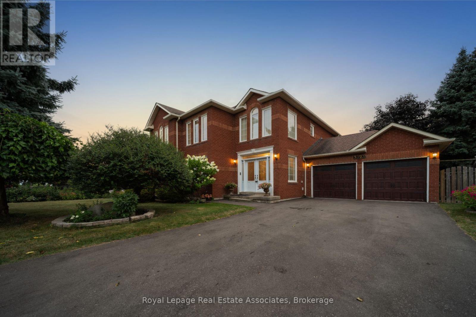 Photo 1 of 3723 Trelawny Circle, Mississauga ON