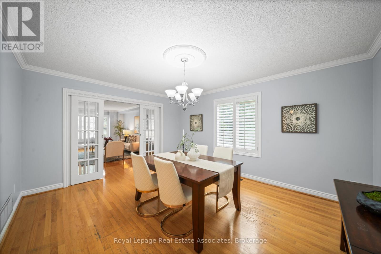 Photo 11 of 3723 Trelawny Circle, Mississauga ON
