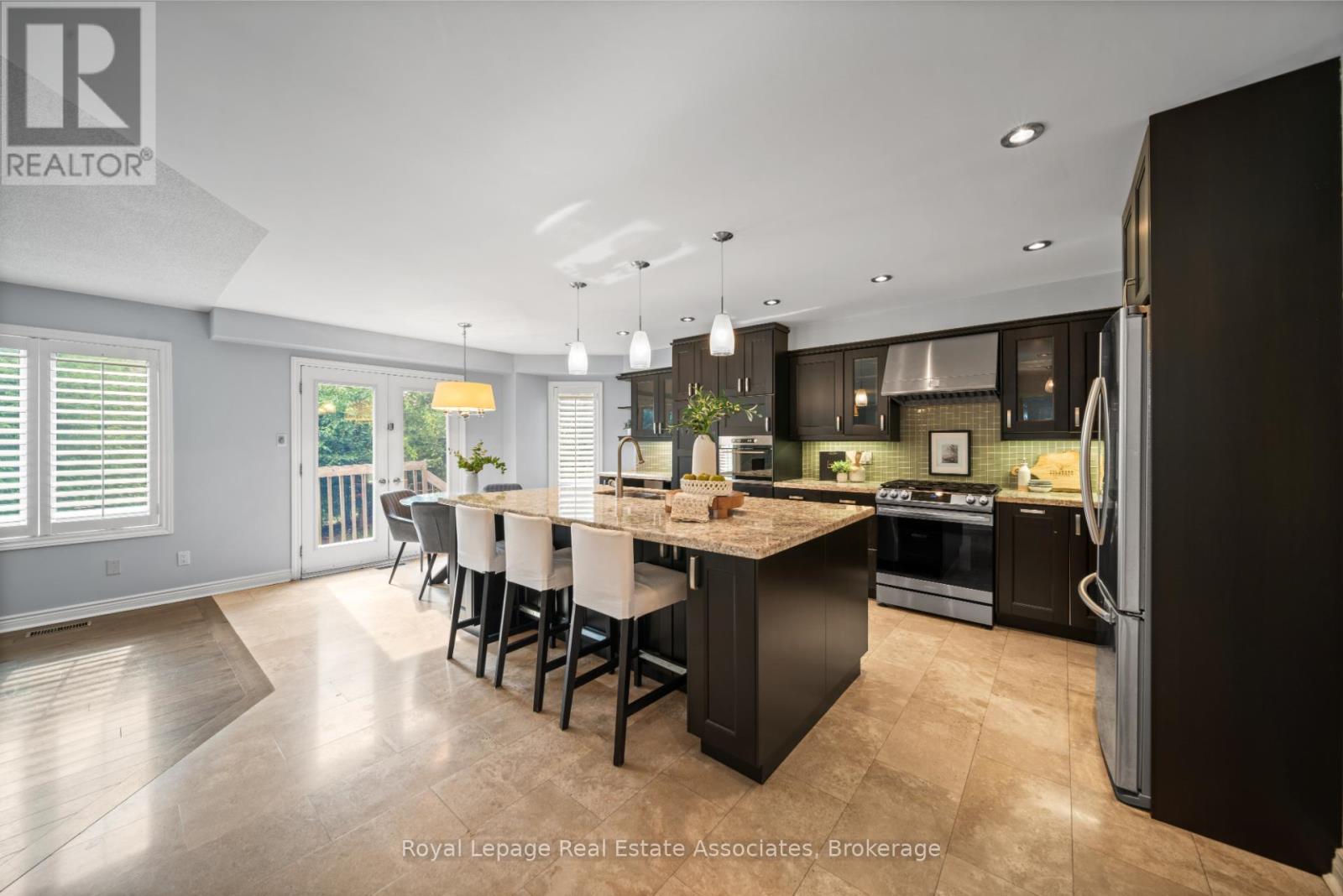 Photo 12 of 3723 Trelawny Circle, Mississauga ON