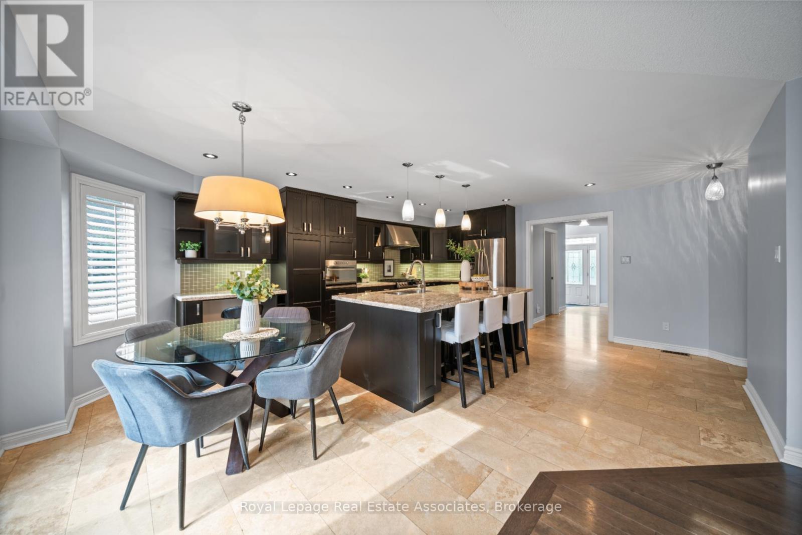 Photo 16 of 3723 Trelawny Circle, Mississauga ON