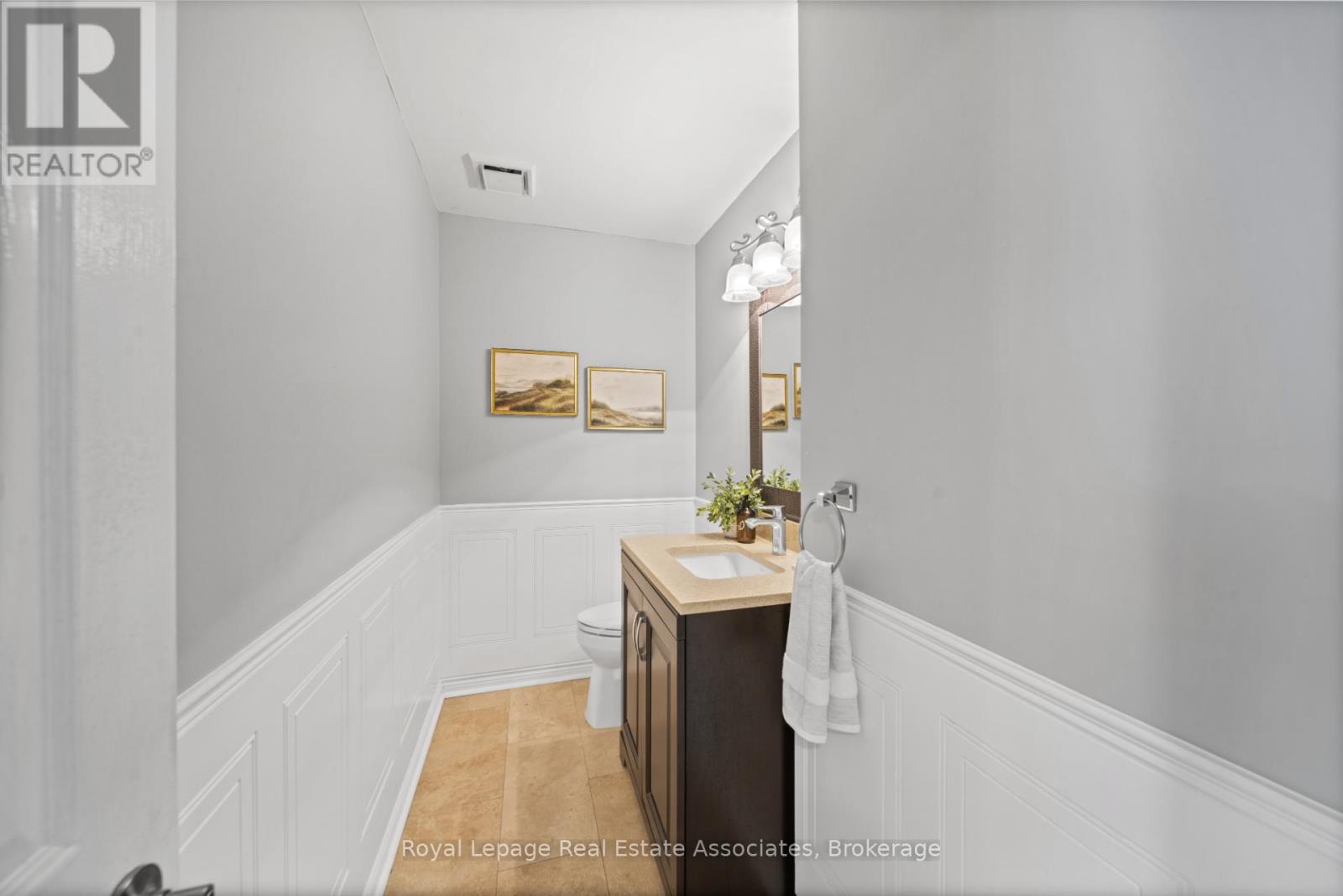 Photo 19 of 3723 Trelawny Circle, Mississauga ON