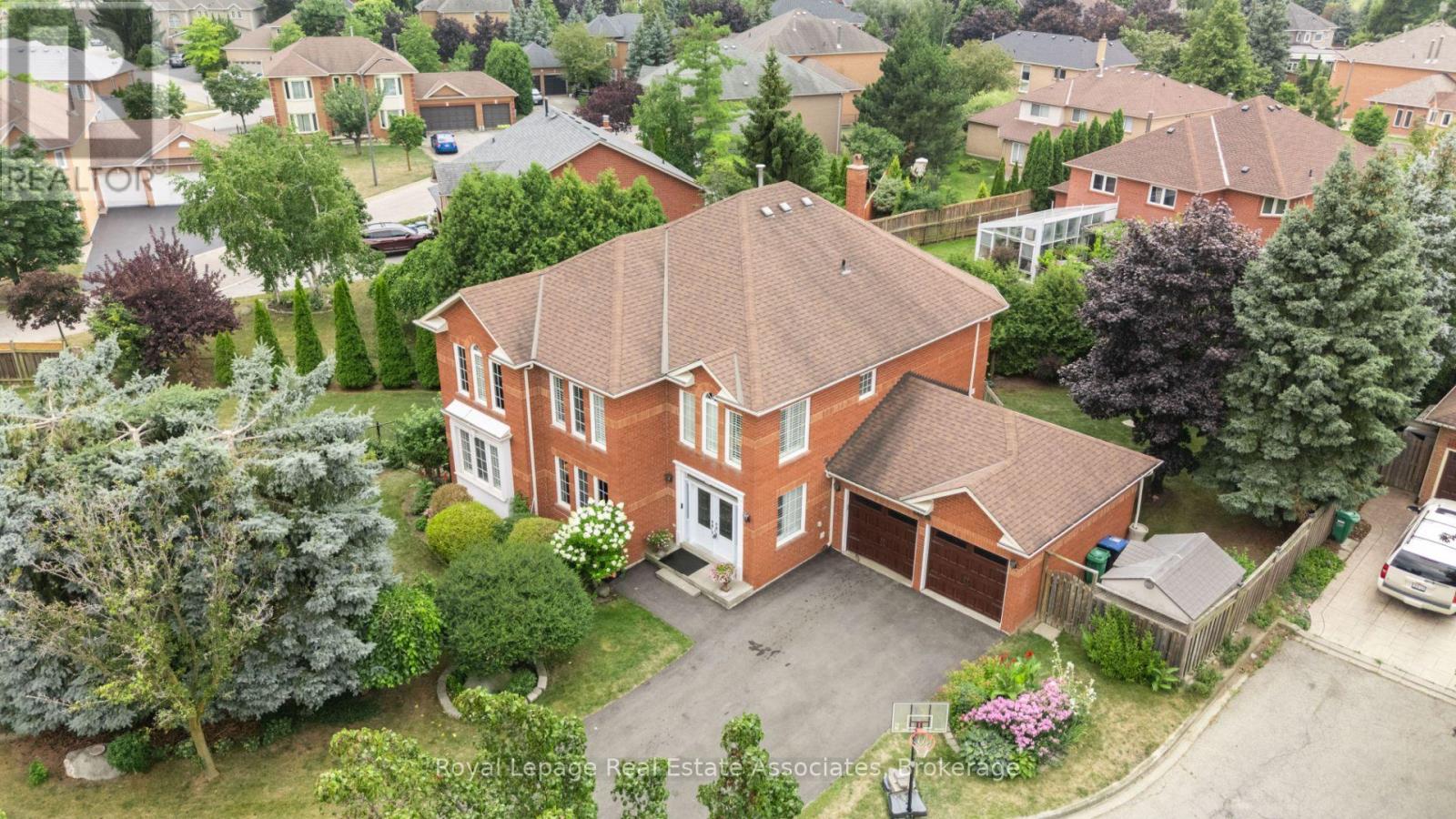 Photo 2 of 3723 Trelawny Circle, Mississauga ON